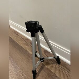 adjustable tripod stand